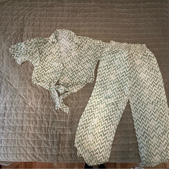 Chevron Patterned Two Piece Set of - Picture 2 of 4